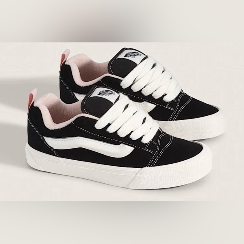 Vans Knu Skool Shoe Lifestyle, Retro Chunky Women’s 7 / Men’s 5.5 BLK WHT box
